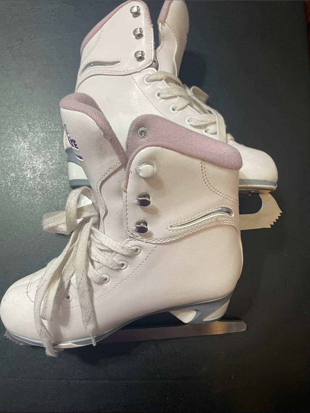 Soft Skates by Jackson Classic white ice skates Sz4 Like New WOT lace up